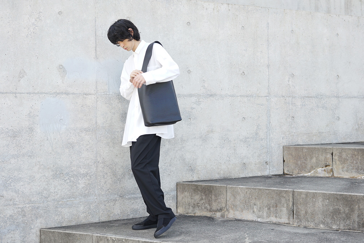 Aeta アエタPG02 SHOULDER M[BLACK]Aeta 最新のバッグなど革アイテムを