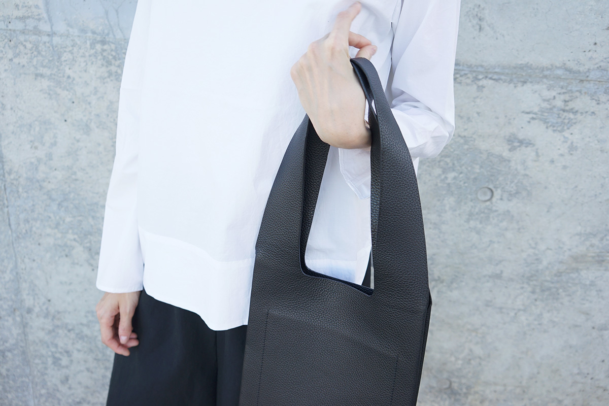 Aeta アエタPG10 TOTE[BLACK]Aeta 最新のバッグなど革アイテムを購入