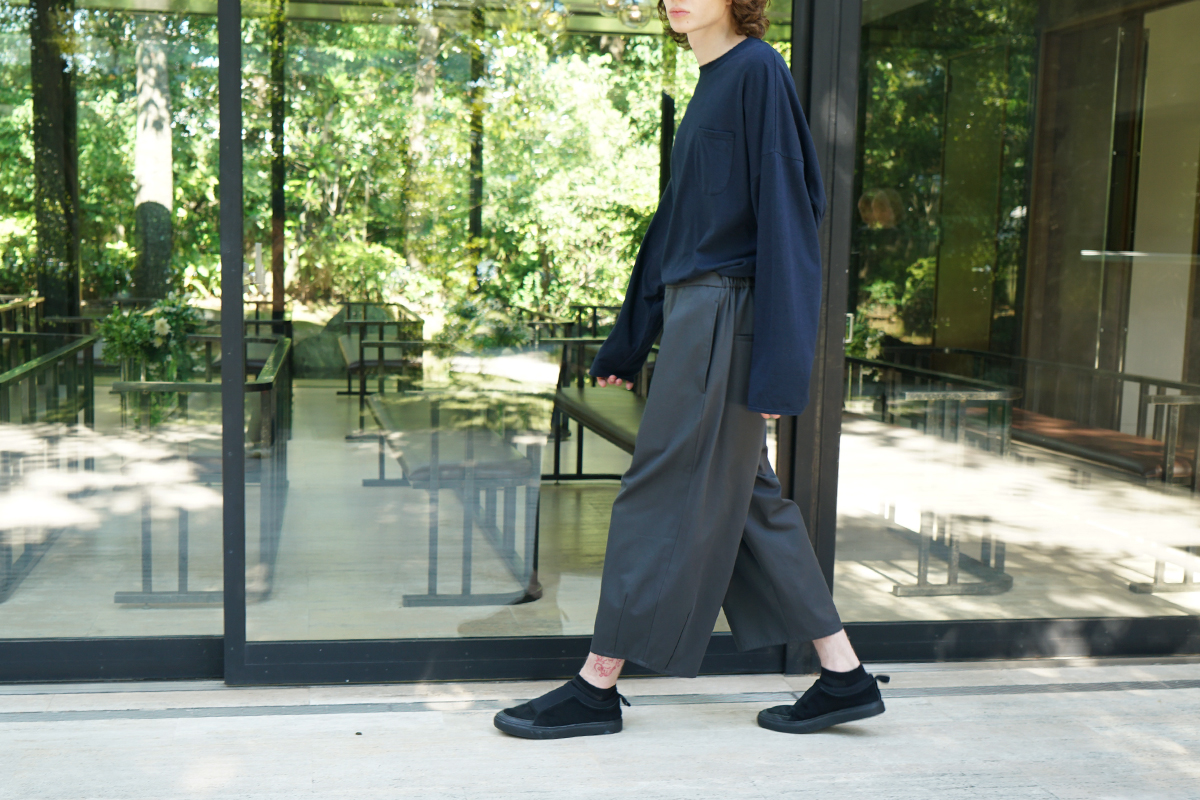 VU / ヴウ tuck wide cropped pants finx cotton [GRAPHITE] vu-pnt-012
