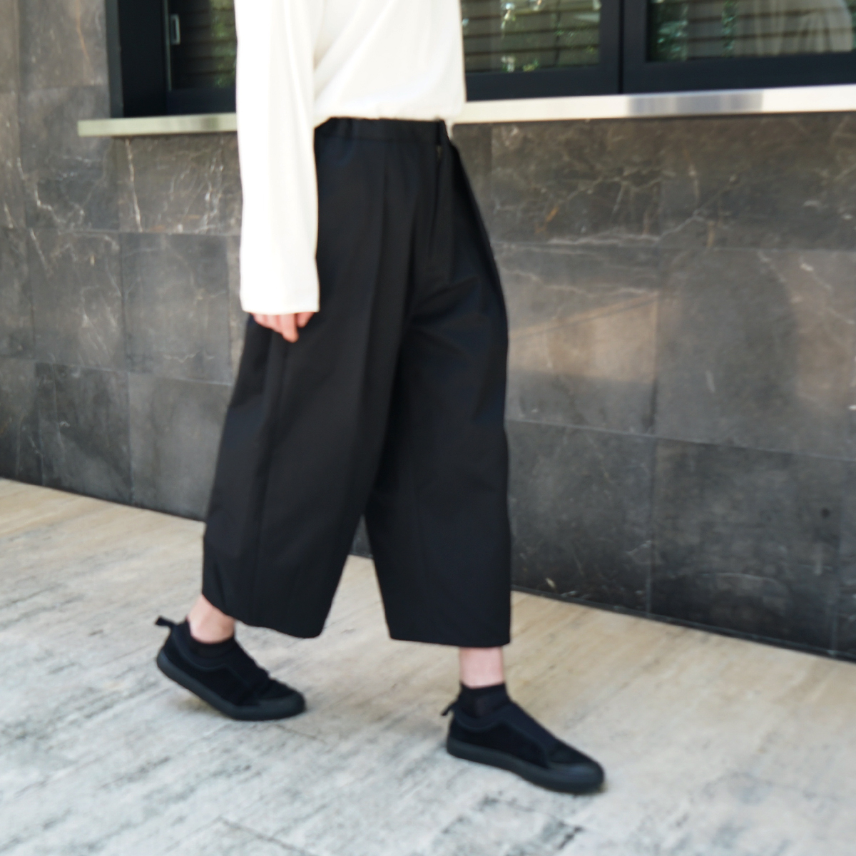 VU / ヴウ tuck wide cropped pants finx cotton [BLACK] vu-pnt-012