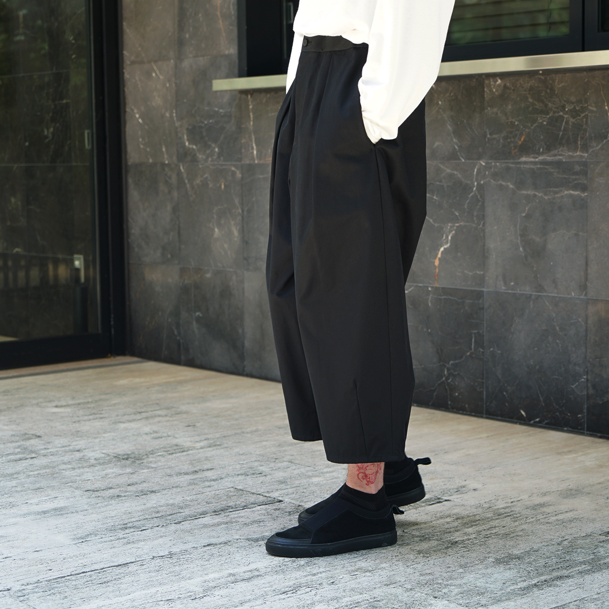 VU / ヴウ tuck wide cropped pants finx cotton [BLACK] vu-pnt-012