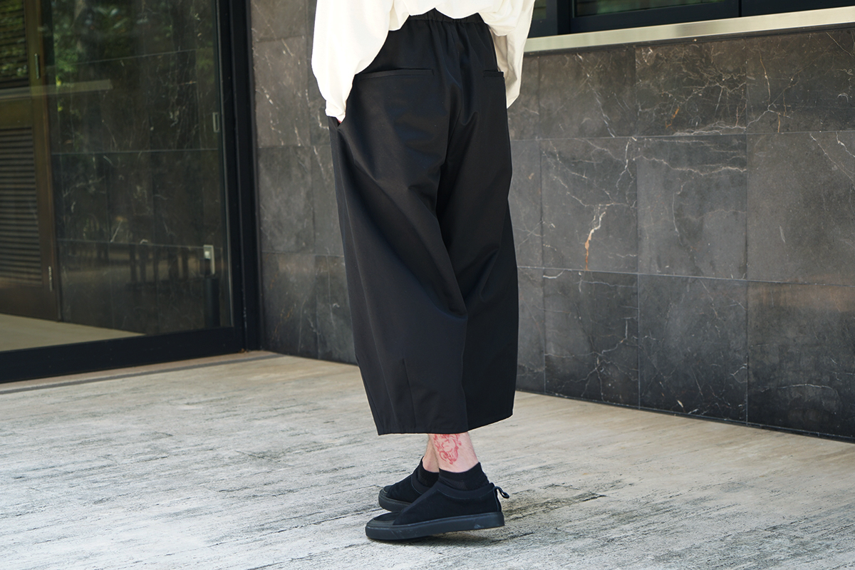 VU / ヴウ tuck wide cropped pants finx cotton [BLACK] vu-pnt-012