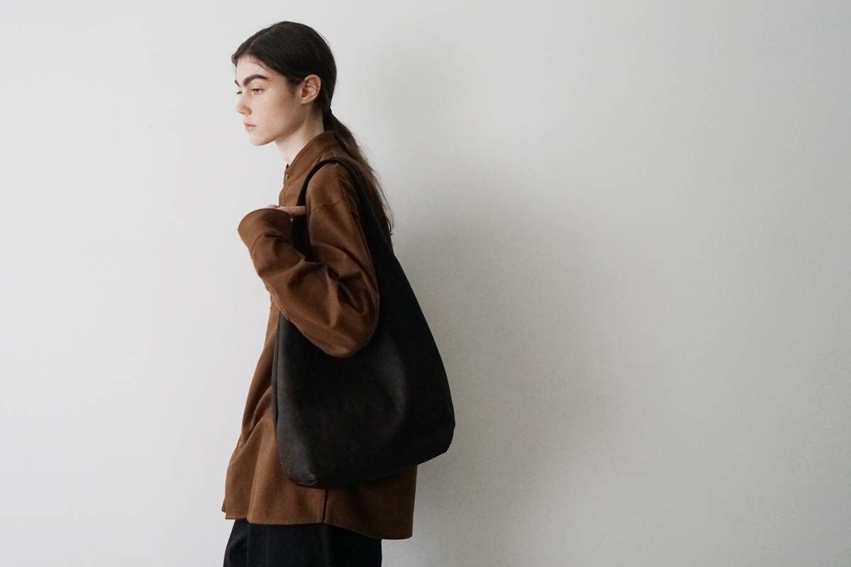 VUm PRODUCT B15 sash bag deer leather / dark brown
