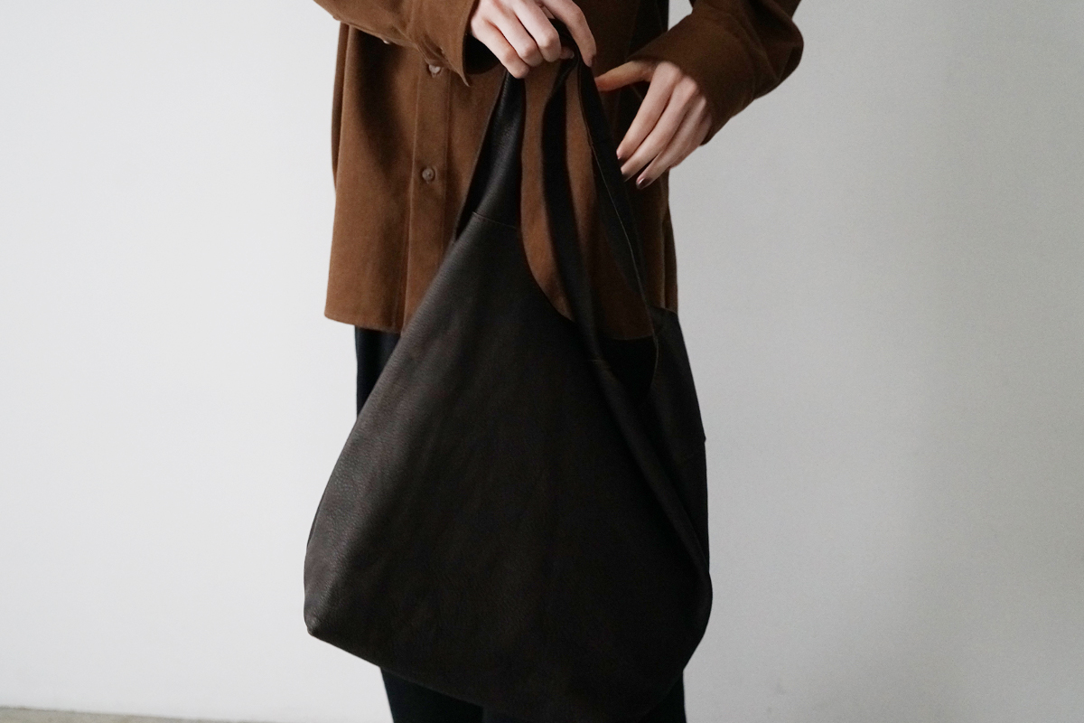 VUm PRODUCT B15 sash bag deer leather / dark brown