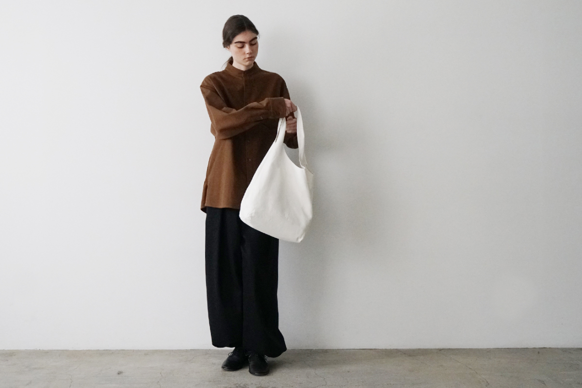 VUm PRODUCT B15 sash bag deer leather /  white
