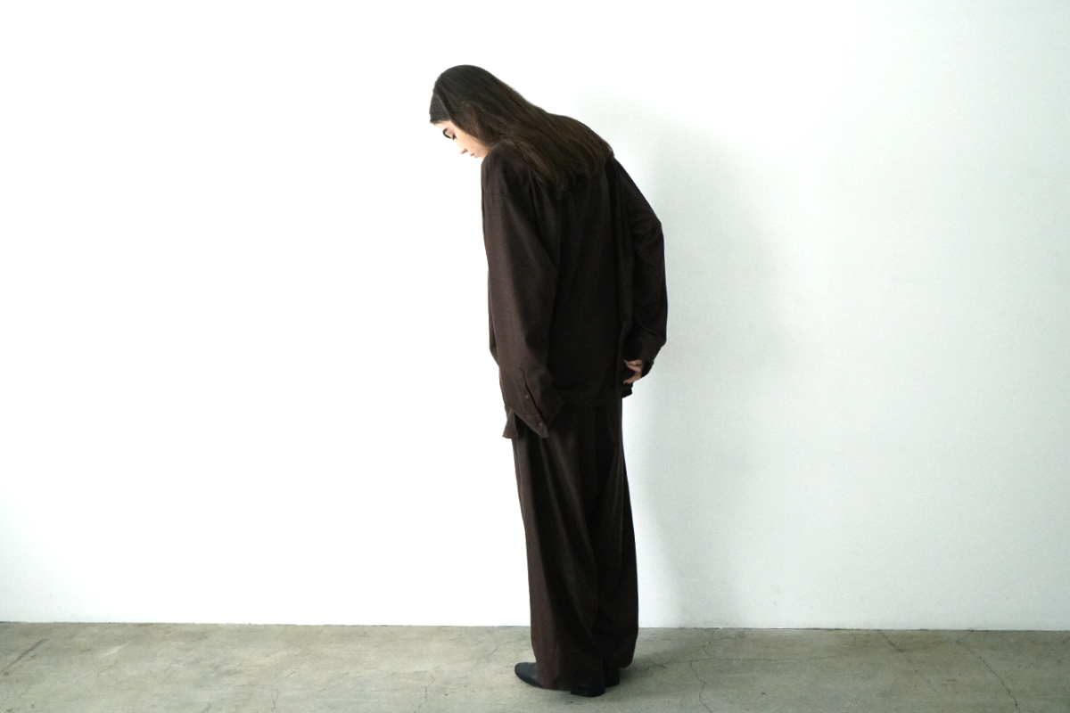 VUm ワイドシャツ ウール圧縮フラノ ブラック 着用スタイリング