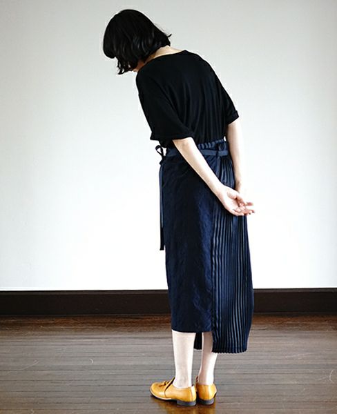 ohta.navy wrapskirt