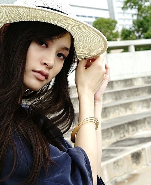 ANNETHOMAS.RONDE CARRE CIRCLE BRACELET