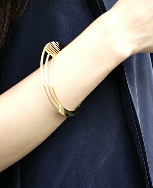 ANNETHOMAS.RONDE CARRE CIRCLE BRACELET