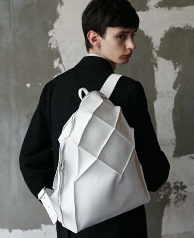 KAGARI YUSUKE 最新作のバッグ、財布を購入できる公式「カガリ