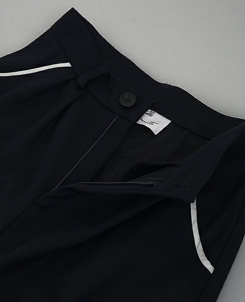 JUN OKAMOTO.[P-33074]壊れた時計をこっそり隠しているパンツ