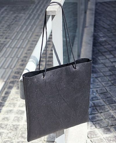 KAGARI YUSUKE 最新作のバッグ、財布を購入できる公式「カガリユウスケ 