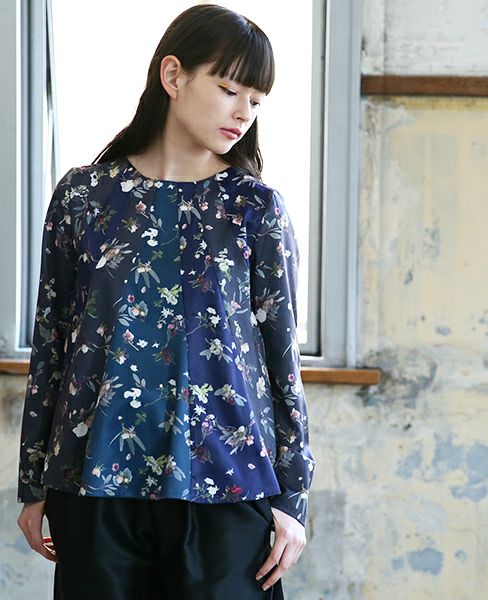 JUN OKAMOTO.小さなブーケで出来たお気に入りのブラウス