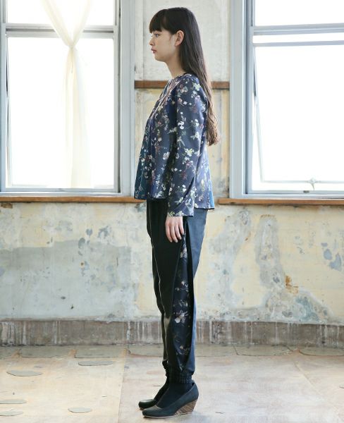 JUN OKAMOTO.小さなブーケで出来たお気に入りのブラウス