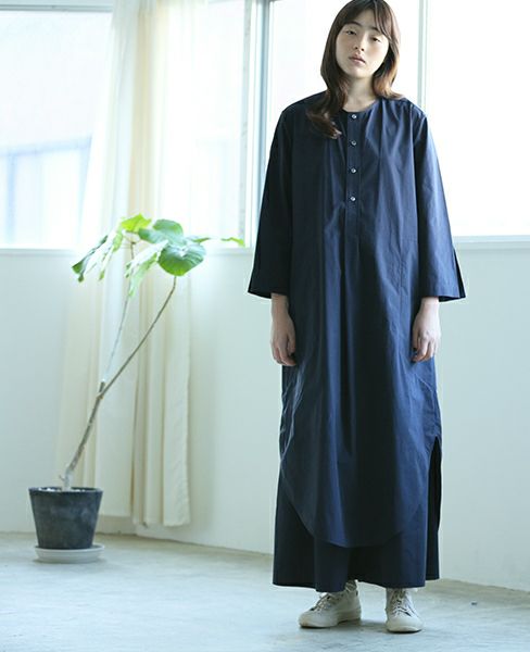 STUDIONICHOLSON.FINE STRIPE SPLIT SLLEVE COLLALESS LONG SHIRT DRESS [TIKI ・SN-315 ART.]