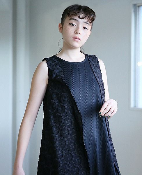 JUN OKAMOTO 静かに伸びていく蔦みたいなワンピース