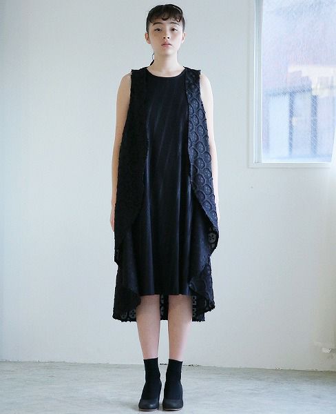 JUN OKAMOTO.静かに伸びていく蔦みたいなワンピース