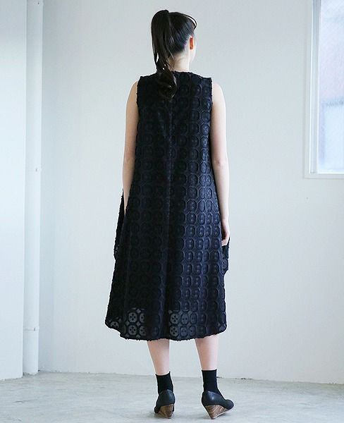 JUN OKAMOTO.静かに伸びていく蔦みたいなワンピース