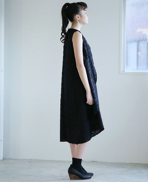 JUN OKAMOTO.静かに伸びていく蔦みたいなワンピース