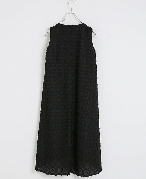 JUN OKAMOTO.静かに伸びていく蔦みたいなワンピース