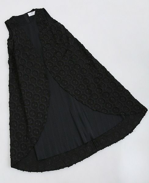 JUN OKAMOTO.静かに伸びていく蔦みたいなワンピース