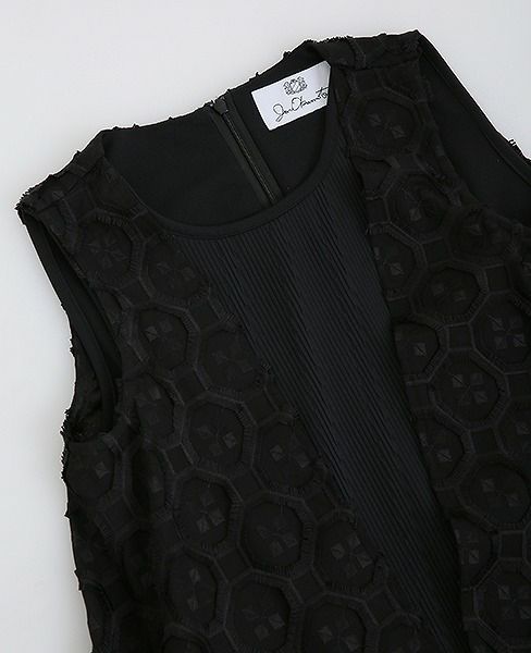 JUN OKAMOTO.静かに伸びていく蔦みたいなワンピース