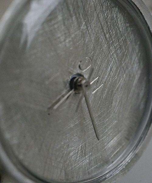 nejicommu SPACE BANGLE M シルバー ミニマル文字盤 ディテール