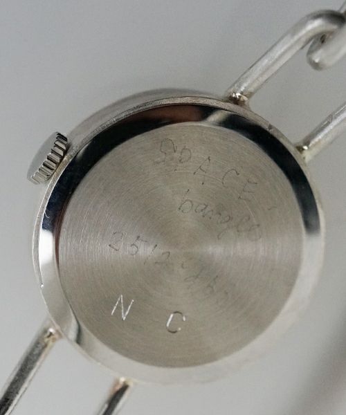 nejicommu SPACE BANGLE M シルバー ミニマル文字盤 ディテール