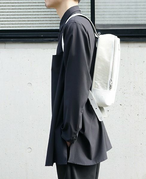 KAGARI YUSUKE.スクエアリュック[w18-05-wh/防炎]