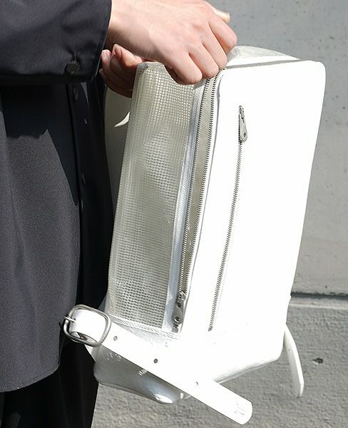 KAGARI YUSUKE.スクエアリュック[w18-05-wh/防炎]