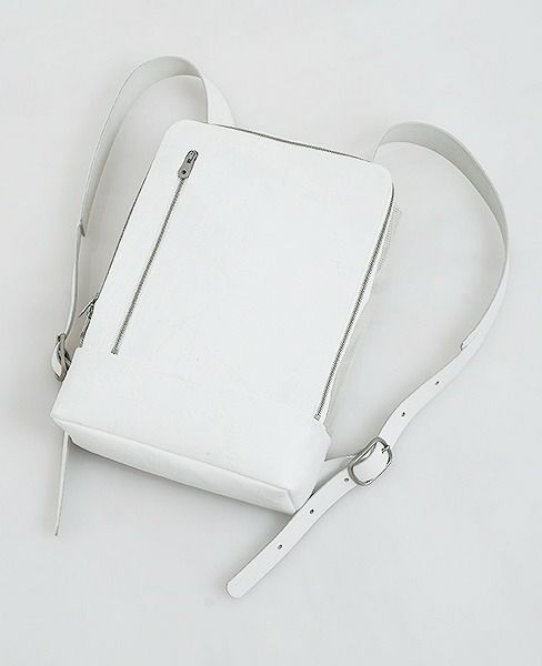 KAGARI YUSUKE.スクエアリュック[w18-05-wh/防炎]