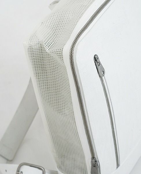 KAGARI YUSUKE.スクエアリュック[w18-05-wh/防炎]