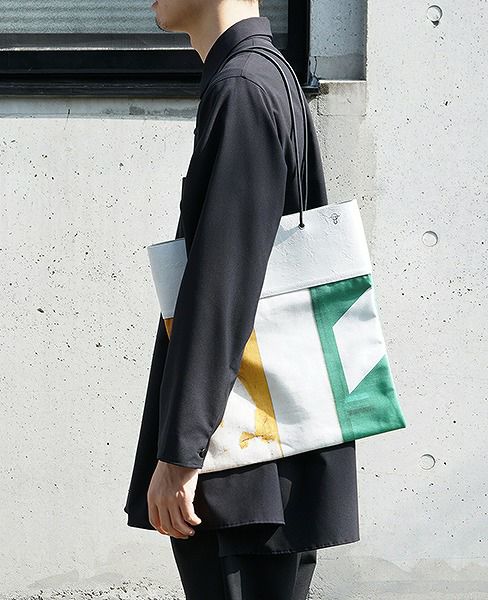 KAGARI YUSUKE.壁布トート[東京/三越前]