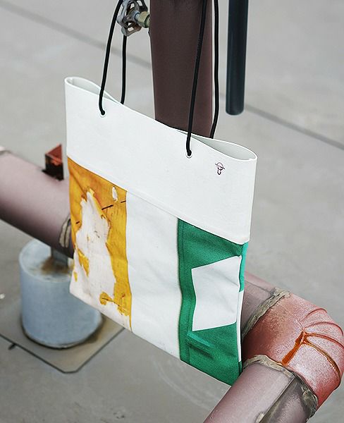 KAGARI YUSUKE.壁布トート[東京/三越前]