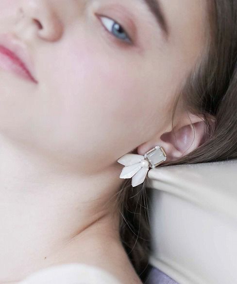 Palm wedding.hoshi カルセドニーシェルパーツのイヤリング