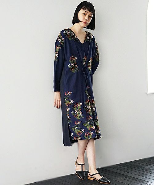 JUN OKAMOTO.祖母がよく描いてくれたガーベラのワンピース[RO-33203/NAVY]
