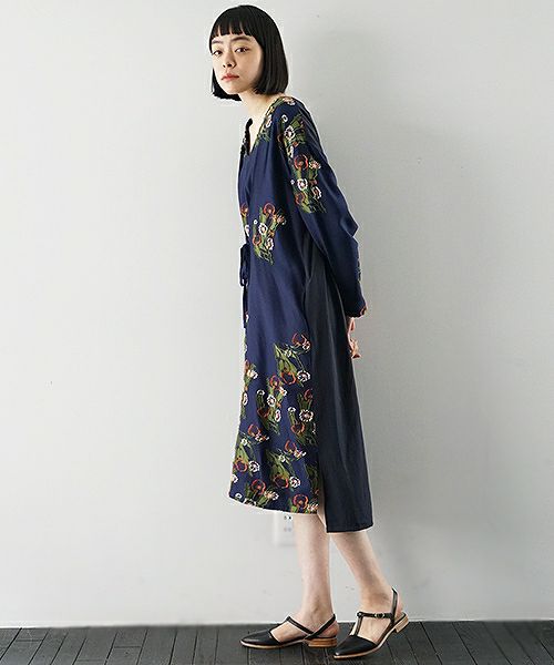 JUN OKAMOTO.祖母がよく描いてくれたガーベラのワンピース[RO-33203/NAVY]