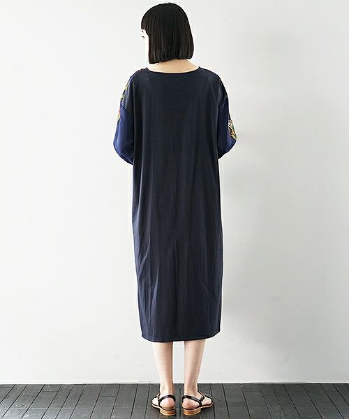 JUN OKAMOTO 祖母がよく描いてくれたガーベラのワンピース[RO-33203/NAVY]