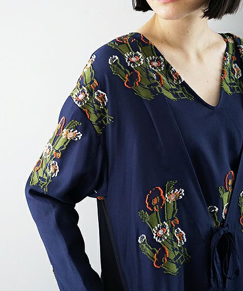 JUN OKAMOTO 祖母がよく描いてくれたガーベラのワンピース[RO-33203/NAVY]