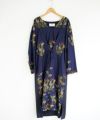 JUN OKAMOTO.祖母がよく描いてくれたガーベラのワンピース[RO-33203/NAVY]