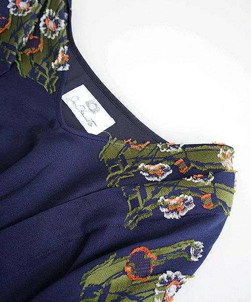 JUN OKAMOTO.祖母がよく描いてくれたガーベラのワンピース[RO-33203/NAVY]