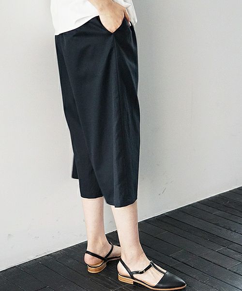 JUN OKAMOTO 羊飼いの邪魔をする風のようなパンツ[P-33101/NAVY]