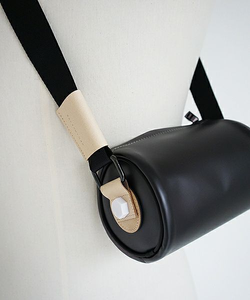 macromauro マクロマウロ.cylinder bag small PVC[black]_