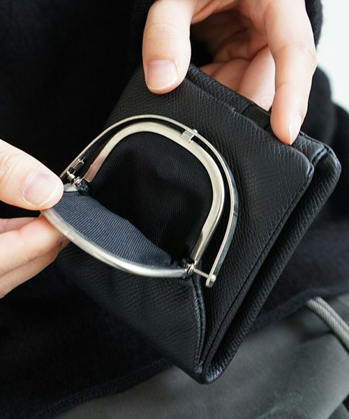 EDROBERTJUDSON.エドロバートジャドソン.frame half wallet[B01Q WL-38A / 05.BLACK]