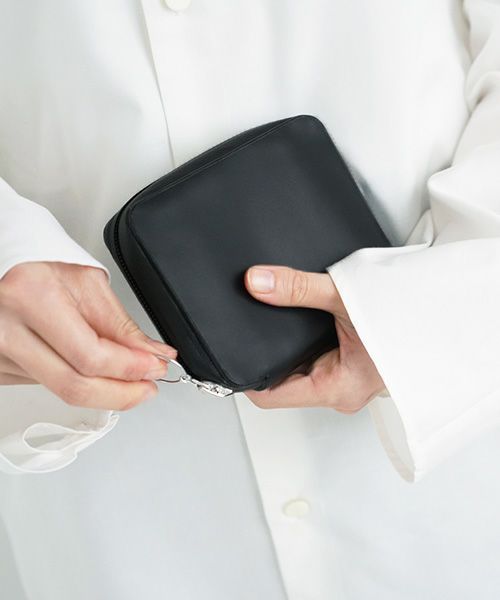 EDROBERTJUDSON.エドロバートジャドソン.HALF WALLET[B01O WL-41 / 05.black]