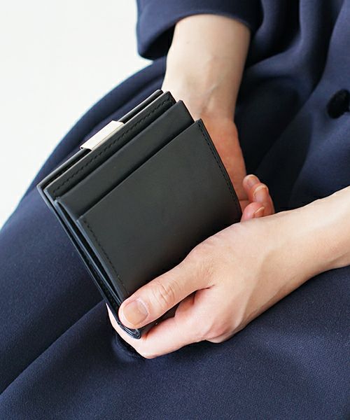EDROBERTJUDSON.エドロバートジャドソン.HALF WALLET[B01O WL-31 / 05.BLACK]