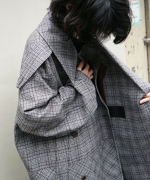 Edwina Hoerl .coat[02/EH39C-03/form-giving function of death]_