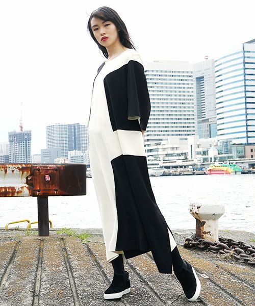 HENRIK VIBSKOV.DRESS[BLACK/WHITE CUTS]_