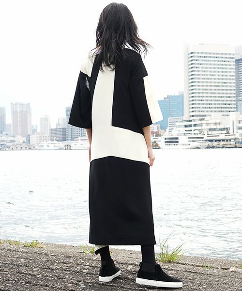 HENRIK VIBSKOV.DRESS[BLACK/WHITE CUTS]_