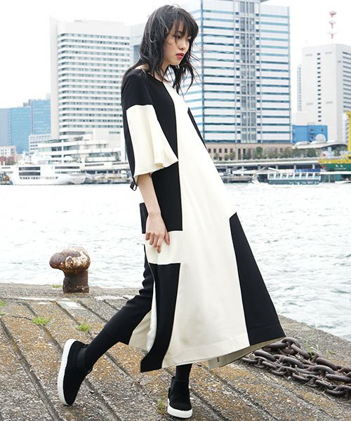 HENRIK VIBSKOV DRESS[BLACK/WHITE CUTS]_ 